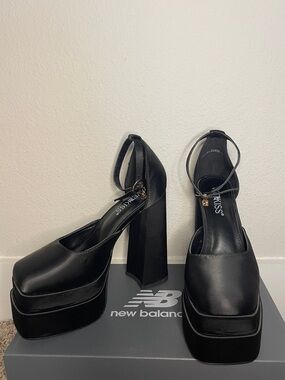 WETKISS Chunky platform heels